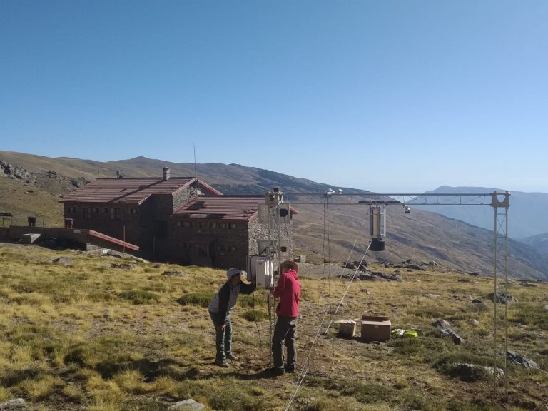 Instalada una estación de seguimiento de capa de nieve en la zona del Refugio Poqueira de máximo respeto al medio ambiente