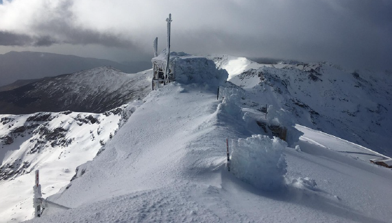 URGENTE: CONDICIONES EXTREMAS EN SIERRA NEVADA FUERA DE PISTAS. MUCHÍSIMO HIELO. ROGAMOS MÁXIMA DIFUSIÓN