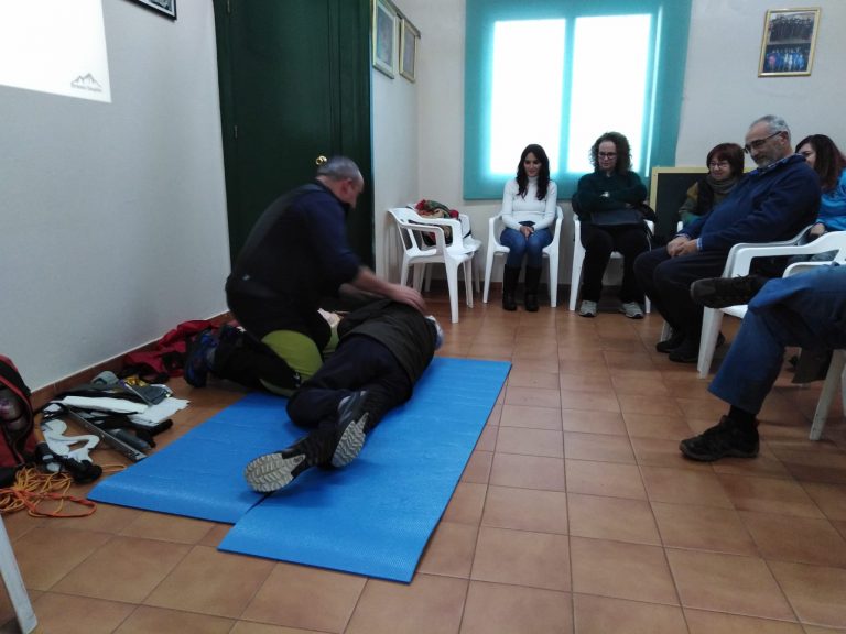 La RASEMON ha llevado a cabo en Sevilla el interesante ‘Curso de Primeros Auxilios y Soporte Vital Básico en Montaña’