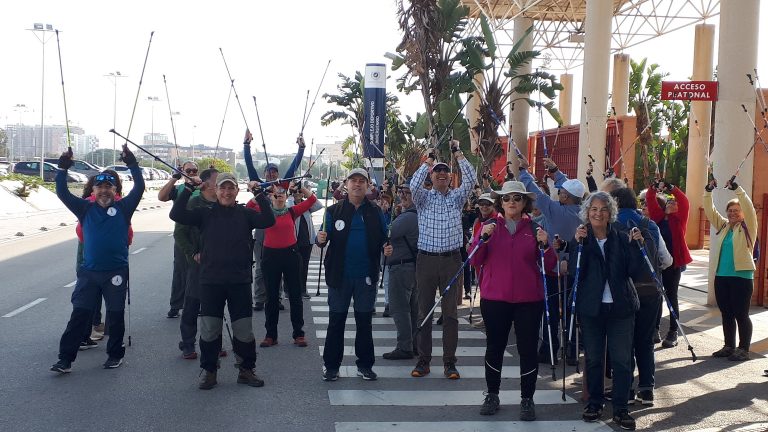 La Sociedad Excursionista realiza un interesante taller de iniciación a la Marcha Nórdica