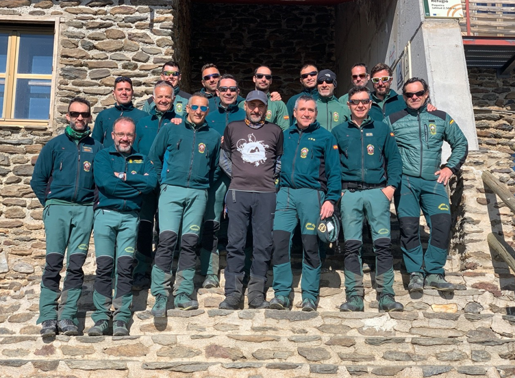 El Servicio de Montaña de la Guardia Civil visita el Refugio Poqueira y realiza prácticas recogidas en su Plan de Instrucción Invernal