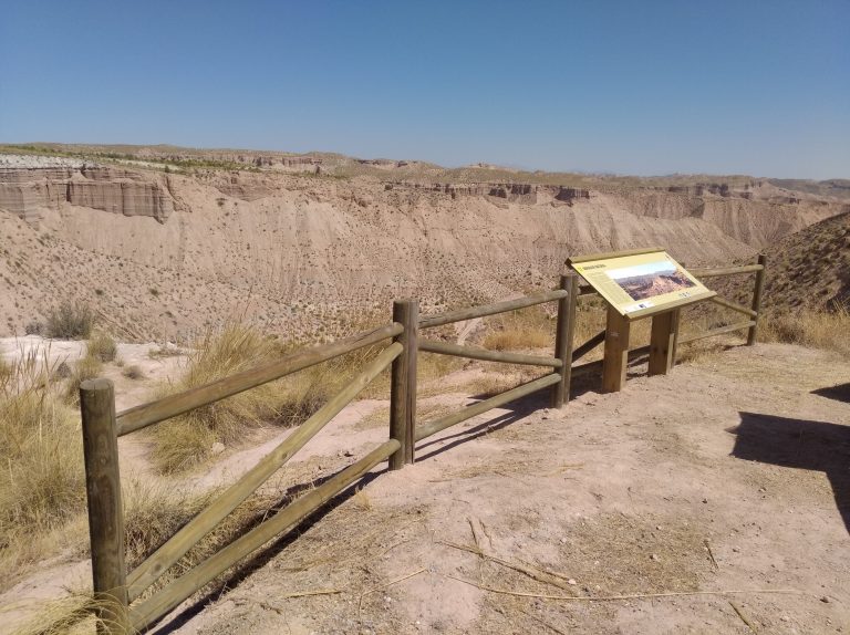 La FAM homologa tres senderos en los municipios de Gorafe y Villanueva de las Torres y colabora en la puesta en valor del Geoparque de Granada