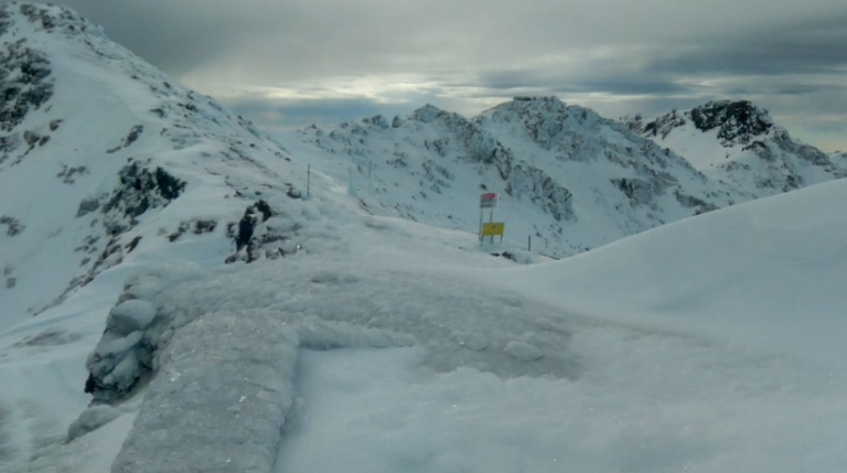 La Circular RASEMON advierte sobre las condiciones peligrosas en Sierra Nevada por hielo muy duro