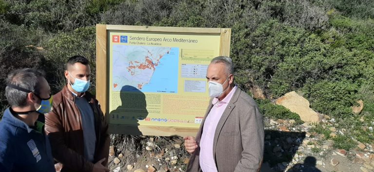 El sendero europeo Arco Mediterráneo en el Campo de Gibraltar cuenta ya con más de 50 kilómetros de recorrido tras finalizar la señalización de tres nuevas etapas