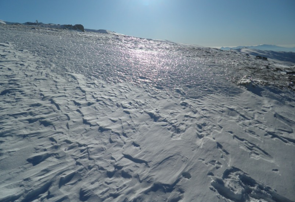 Mejoría de las previsiones meteorológicas pero aún siguen las condiciones desfavorables del terreno en Sierra Nevada