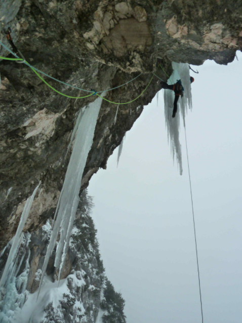 Luis Penín recibe del Premio FEDME 2020 de Escalada en Hielo y Drytooling