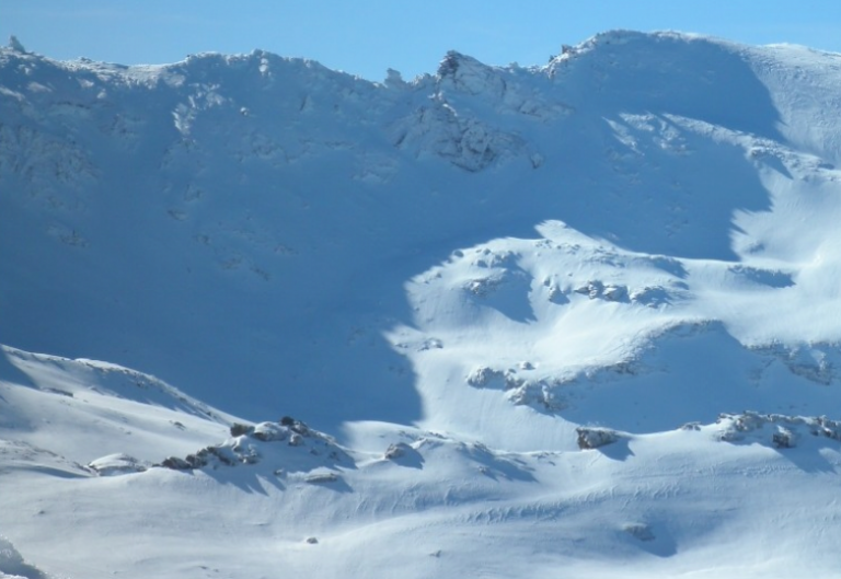 La RASEMON advierte que persisten las difíciles condiciones en el terreno de Sierra Nevada y pide “extremar al máxima la precaución”