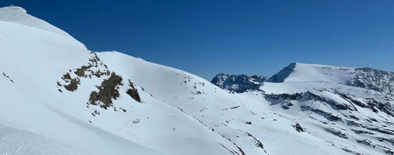 CIRCULAR RASEMON: Permanecen las difíciles condiciones del terreno en Sierra Nevada, con mucho hielo