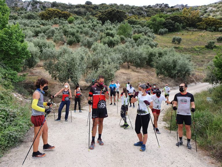 La Selección de Marcha Nórdica de la FAM ultima su preparación en el Peñón de Algámitas para el Campeonato de España