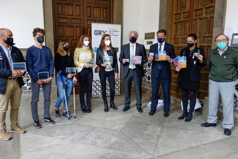 El Ayuntamiento de Granada recibe a la representación del skimo andaluz participante con la selección española en el Mundial y la Copa del Mundo