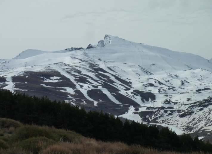 El Parque Nacional y Natural de Sierra Nevada advierte de la posibilidad de pequeñas avalanchas de fusión
