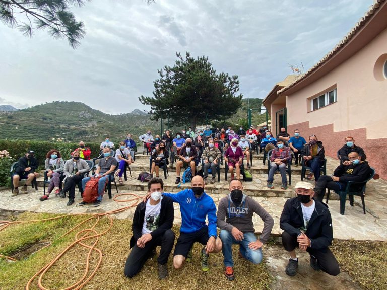 Cerca de 60 deportistas disfrutan de las Jornadas de Barranquismo en Lentegí organizadas por la delegación granadina