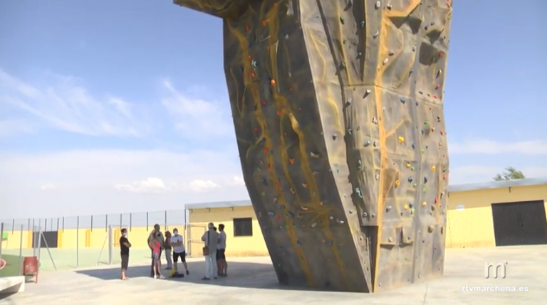 La FAM visita el restaurado rocódromo de Marchena