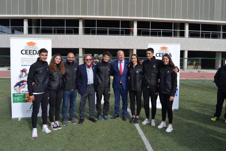 La Junta y la FAM rubrican el convenio de participación de sus deportistas de Skimo y Escalada en los CEEDA de Granada y Huelva