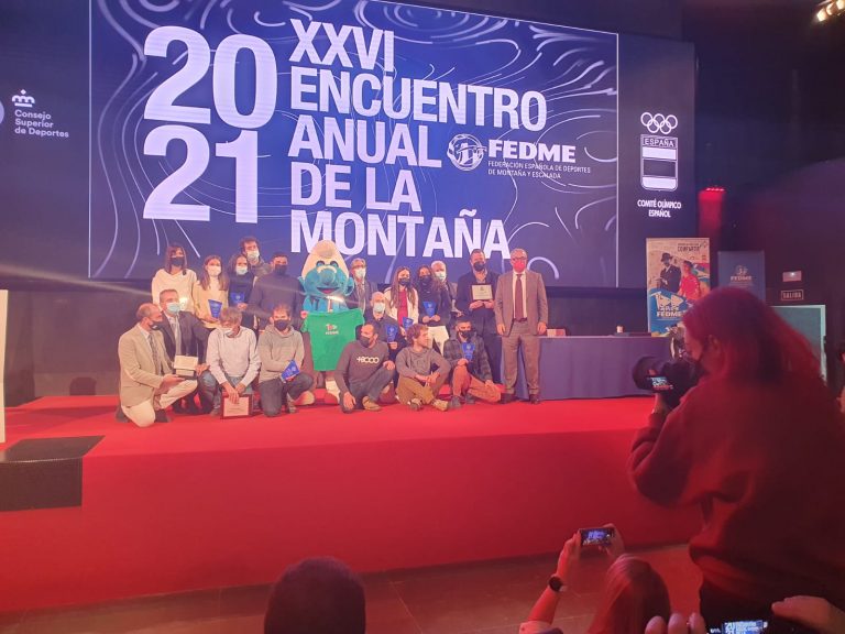 Patricia Pineda, galardonada en el XXVI Encuentro Anual de la Montaña en el que se presentaron los actos del Centenario de la FEDME