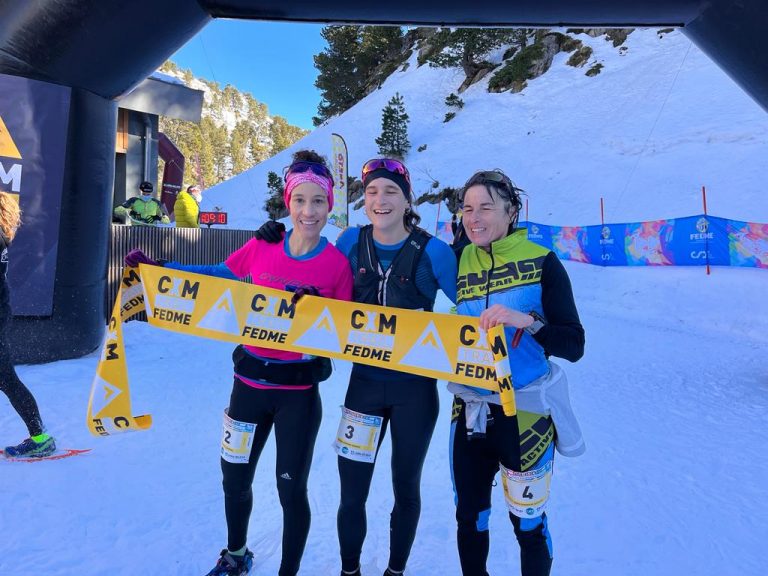 Beatriz Contreras, plata absoluta en el Campeonatos de España de Raquetas de Nieve y brillante actuación andaluza en juniors y juveniles con dos oros, dos platas y un bronce