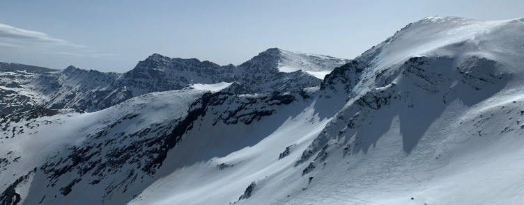 Precaución, alto riesgo de aludes este fin de semana en Sierra Nevada