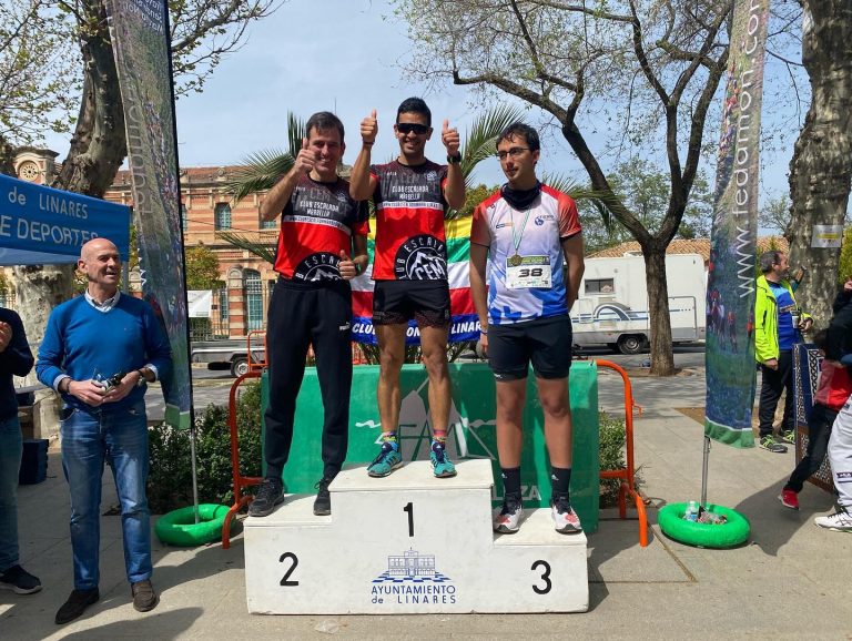 Juan Carlos Cabello y Laura Ramos, primeros líderes de la Copa Andaluza de Marcha Nórdica tras vencer en Linares