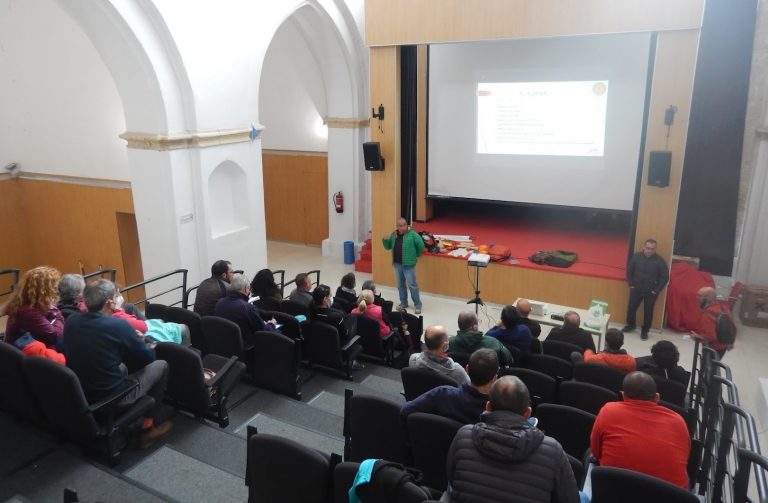 Alto índice de participación en el curso de Primeros Auxilios y Soporte Vital Básico en Montaña de Alcalá de los Gazules