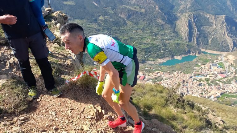 Silvia Lara y Manuel Jiménez Haro arrancan la Copa FEDME de Verticales con triunfo en el KV Caras Nortes de Güéjar Sierra