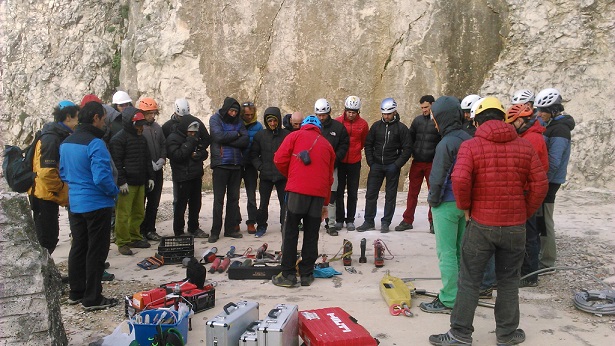 Convocatoria de ayuda para reequipamiento de vías de escalada y barrancos de Andalucía