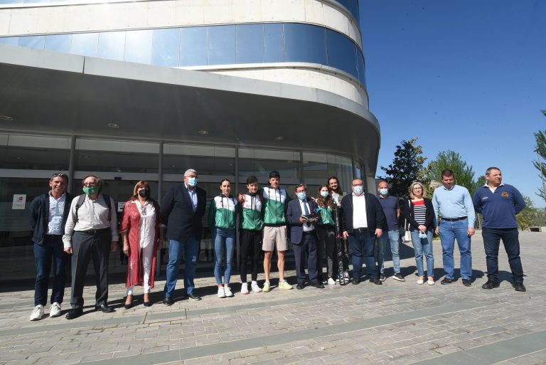 La Diputación de Granada recibe y muestra su apoyo a jóvenes deportistas de esquí de montaña de la FAM
