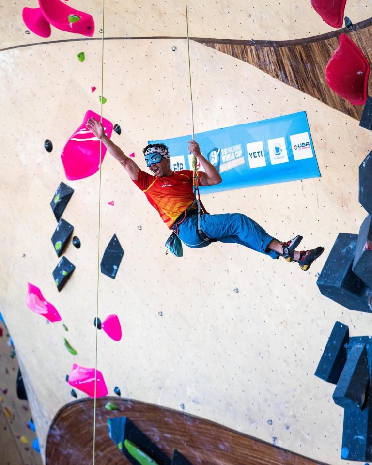 Javier Aguilar logra el oro en Salt Lake City y colabora en el liderato inicial de la selección española en la Copa del Mundo IFSC de Paraescalada
