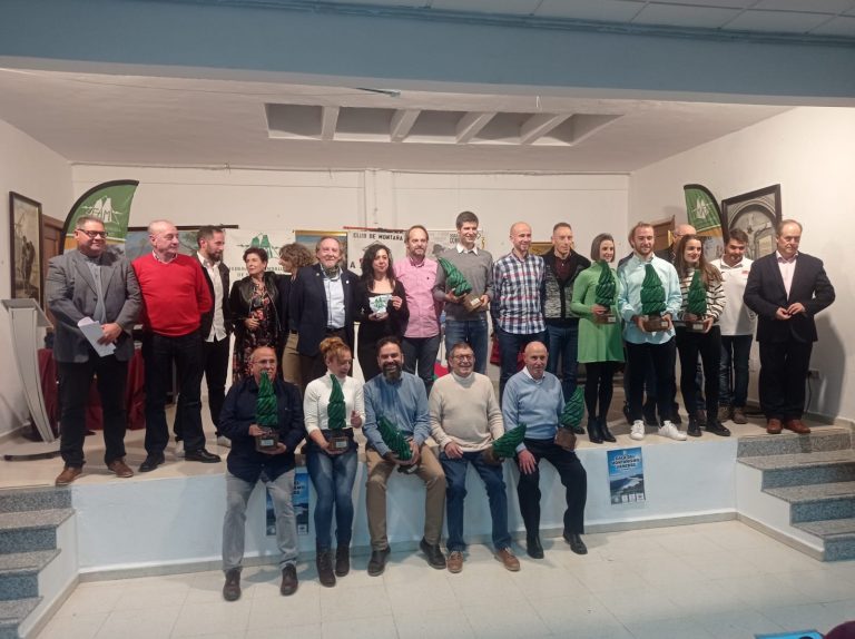 La II Gala del Montañismo de Jaén en Arbuniel, todo un éxito de organización y participación