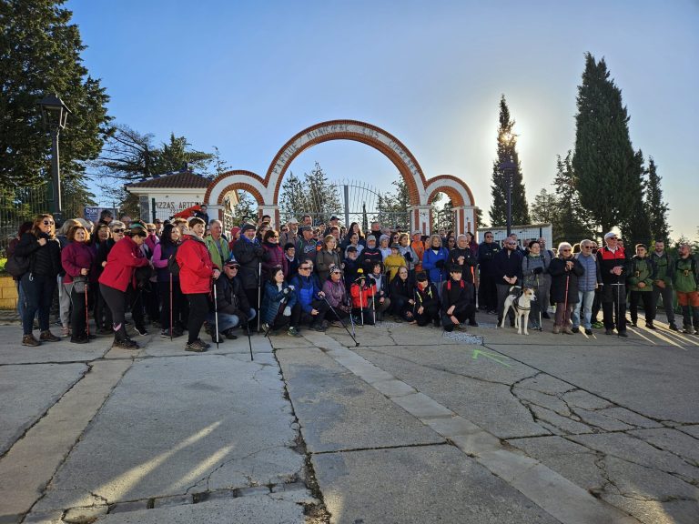 Un centenar y medio de senderistas participan en la inauguración de la Ruta ‘La Senda del Tintillo: Un viaje a Marte’ del circuito Huelva y Senda