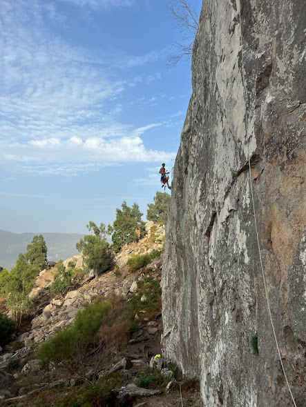 Realizado el reequipamiento en la zona de escalada de San Bartolo (Cádiz)