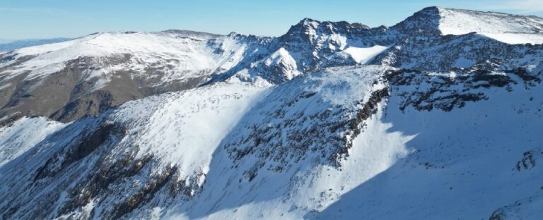Precaución por nieve dura a primera hora en Sierra Nevada