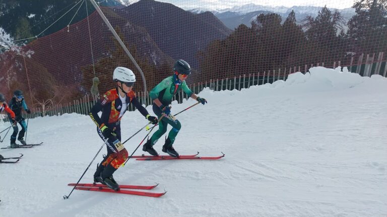 Oros para Alba Fernández y Gonzalo Casares, plata para María Ordóñez y bronces para Manu Peinado y Lucía Olivas en la Vertical Race de la Copa del España en Arinsal