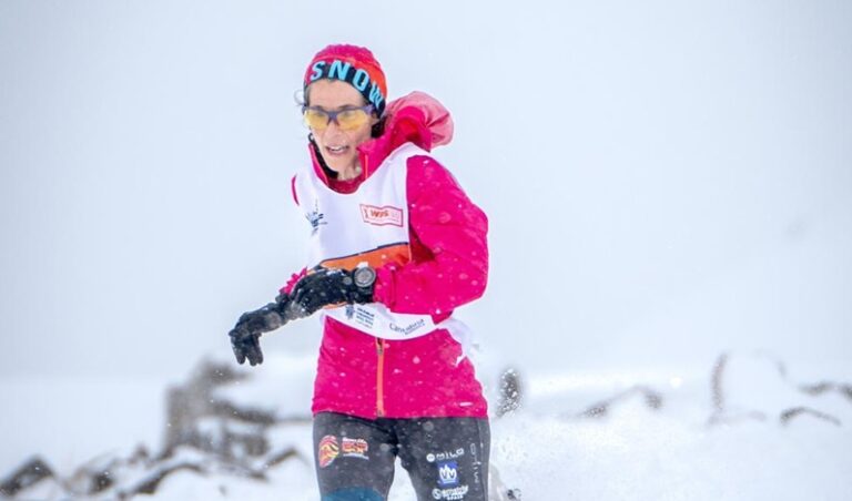 Brillante séptima plaza de Mónica Díaz y decimocuarta plaza de Beatriz Contreras en el Mundial de Raquetas de Nieve, con título y oro por equipos femenino y masculino