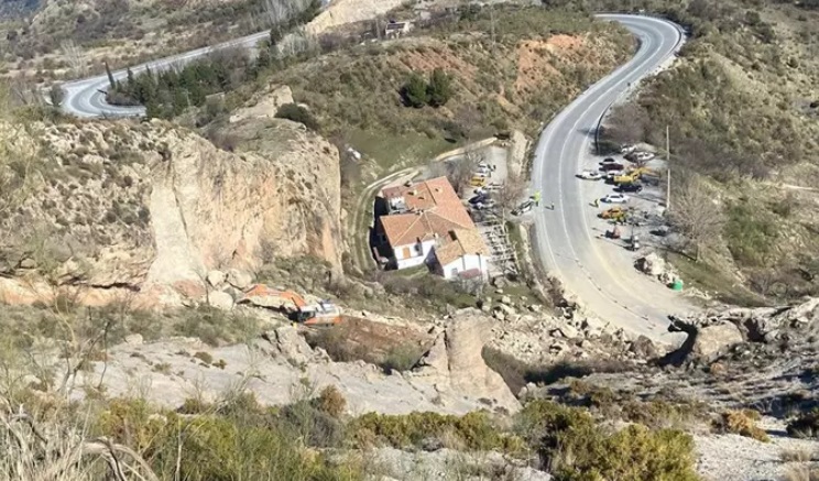 Finalizan las restricciones al paso de vehículos A395 de acceso a Sierra Nevada 