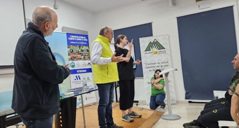 Un centenar de deportistas de toda España participan en el Encuentro Nacional de Senderismo de Personas Sordas celebrado en Málaga