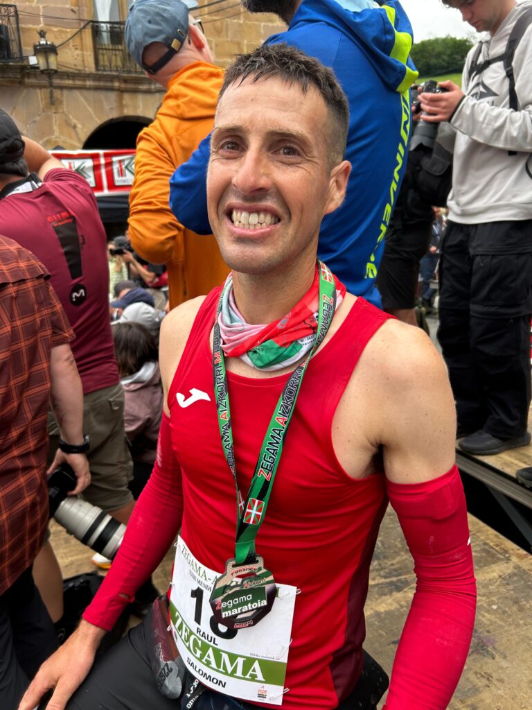 Raúl Ortiz, vigésimo cuarto y segundo veterano en la Zegama Aizkorri 2024 con una gran actuación de Paloma Castro, quinta en la categoría junior