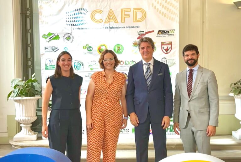 La Presidenta de la FADMES, María Luz Arráez, asiste a la Asamblea de la CAFD en su 20 Aniversario