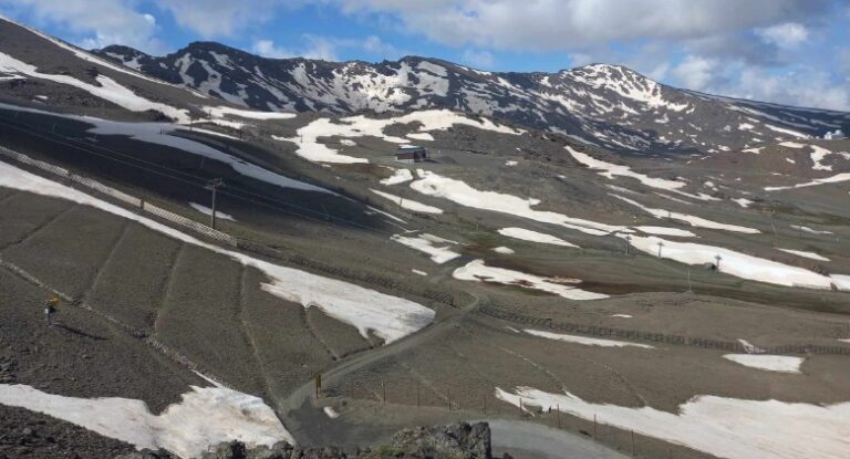 Grandes ventisqueros y precaución en el acceso al corral del Veleta al Elorrieta, en el paso de la Carihuela y en general en los recorridos por encima de los 3.000 metros