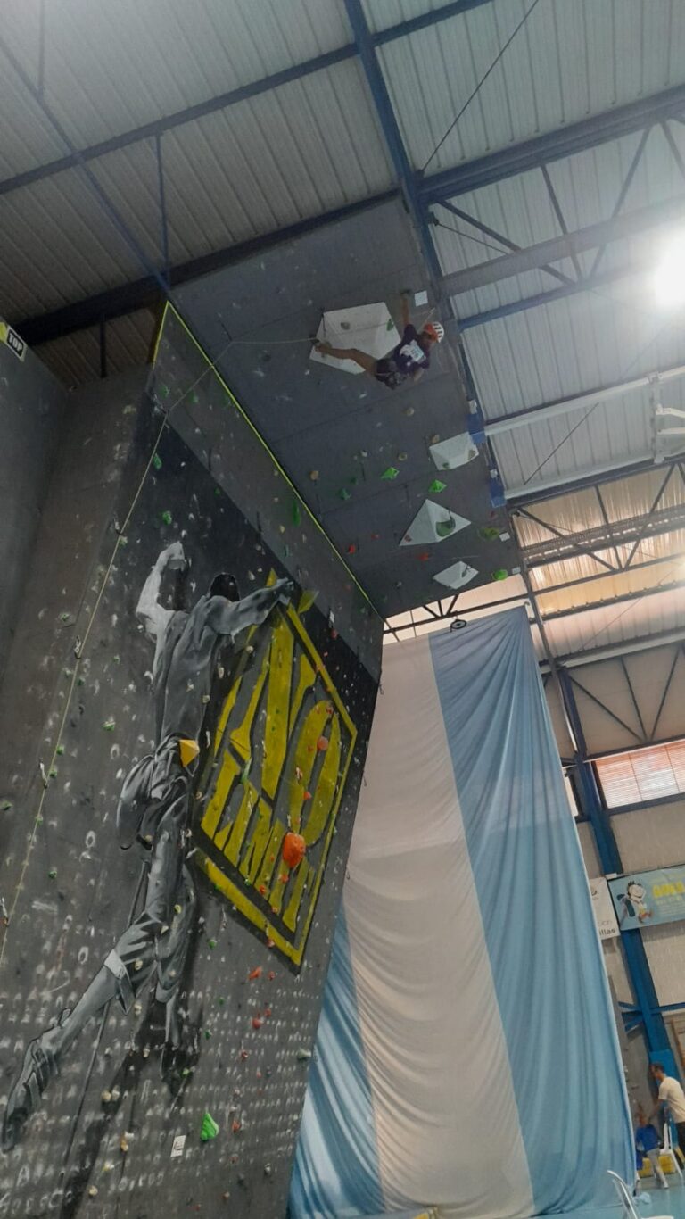 Paula Traverso y Álvaro Páez se proclaman en Manilva campeones absolutos de Andalucía de Escalada de Dificultad