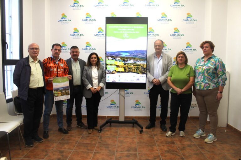 Periana acoge el I Encuentro Interprovincial de Senderismo ‘Miradores y Olivares’