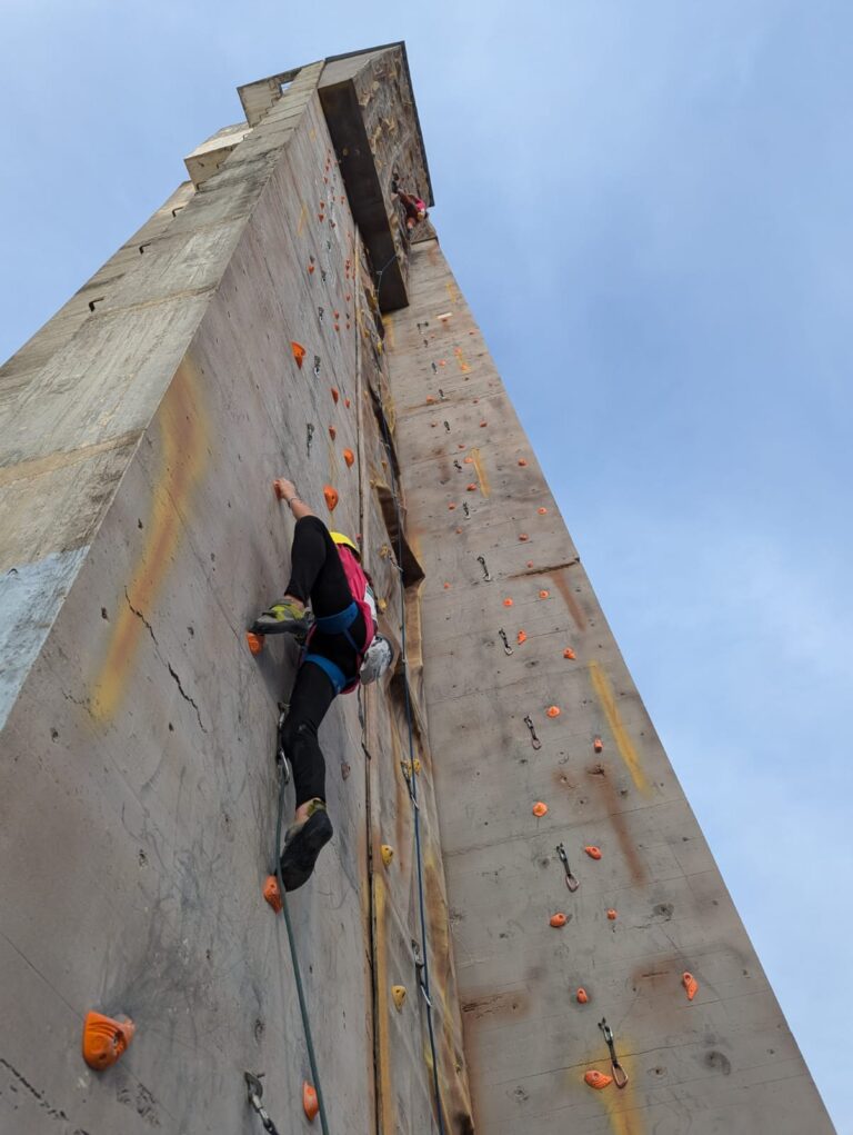India Persson y Jaime Merino, campeones absolutos de la segunda prueba de la Copa de Andalucía de Escalada de Dificultad celebrada en Arahal