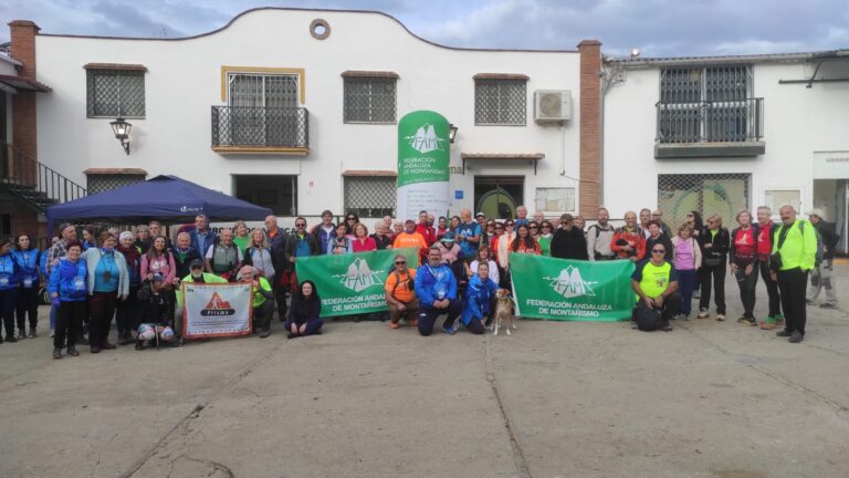 Más de 180 deportistas se dan cita en Periana para celebrar el I Encuentro Interprovincial de Senderismo ‘Miradores y Olivares’