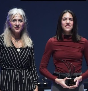 Paloma Castro recibe su condecoración ‘A la Promesa del Deporte Femenino’ en los Premios Andalucía de los Deportes