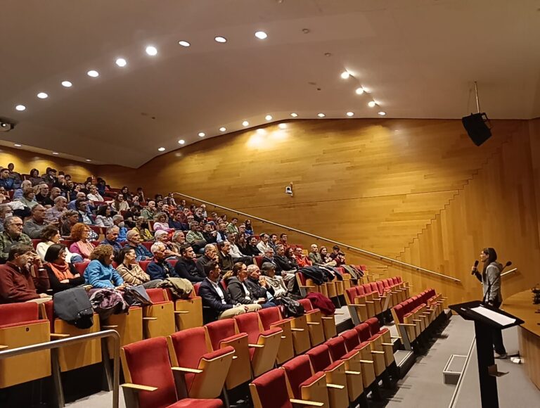 Espectacular exposición de Pipi Cardell sobre su cumbre en el Nanga Parbat y emotiva entrega del Premio Cumbres Salvajes a Julio Perea a título póstumo