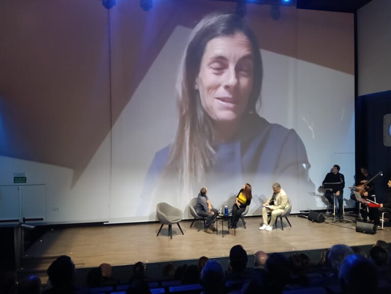 Pipi Cardell recibe la distinción como mejor Deportistas de los Premios Beiman-Divina Seguros y la Medalla de Honor en la Gala Piolet de Oro en Rusia