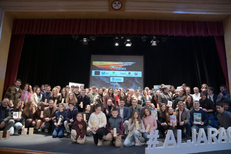 El Teatro Cinema de Corrales de Aljaraque ha sido escenario de una multitudinaria Gala del Montañismo de Huelva 2025