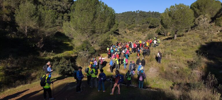 Alrededor de 300 participantes se dan cita en el Encuentro Interprovincial de Senderismo de Los Villares