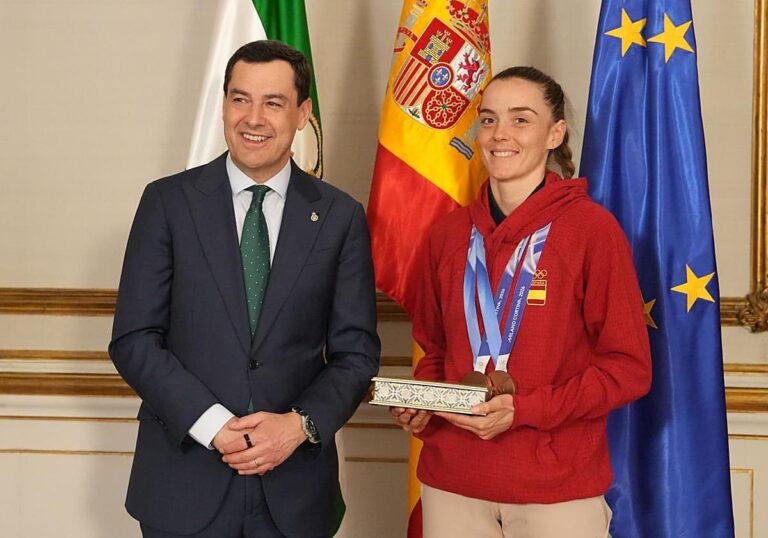 Día de recepciones de Ana Alonso en el Ayuntamiento de Granada y en San Telmo en Sevilla