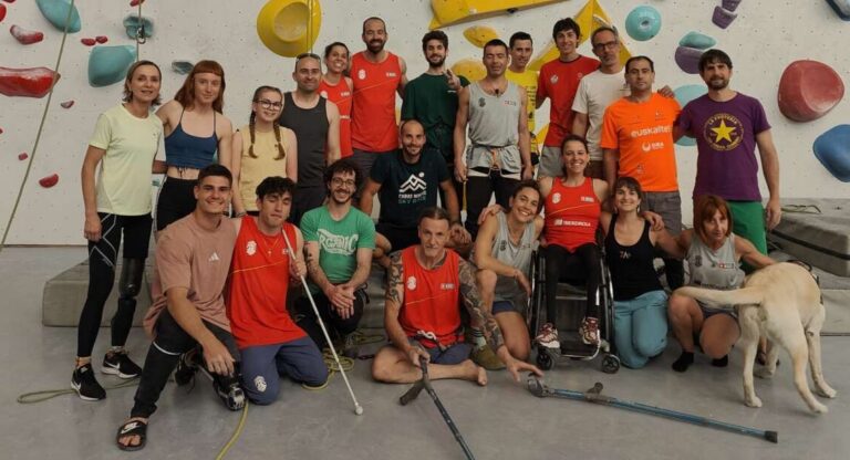 Javier Aguilar, María Cabezas y José María Rosales participan en la concentración del equipo español de Paraescalada