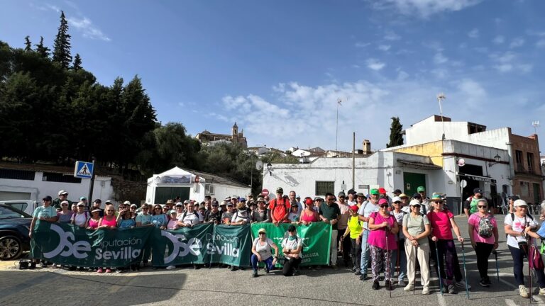 El VIII Programa Provincial de Senderos Diputación de Sevilla mantiene su éxito de participación con una multitudinaria cita en El Castillo de las Guardas